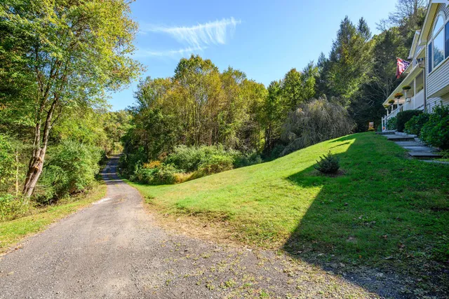 $699,900 | 27 Pole Bridge Road, Newtown, CT 06482