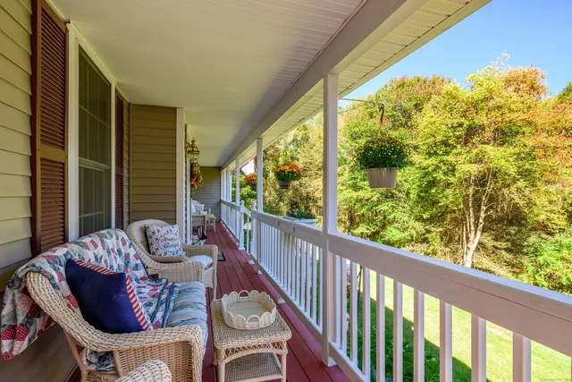 $699,900 | 27 Pole Bridge Road, Newtown, CT 06482