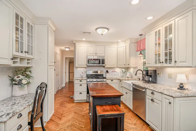 $699,900 | 27 Pole Bridge Road, Newtown, CT 06482