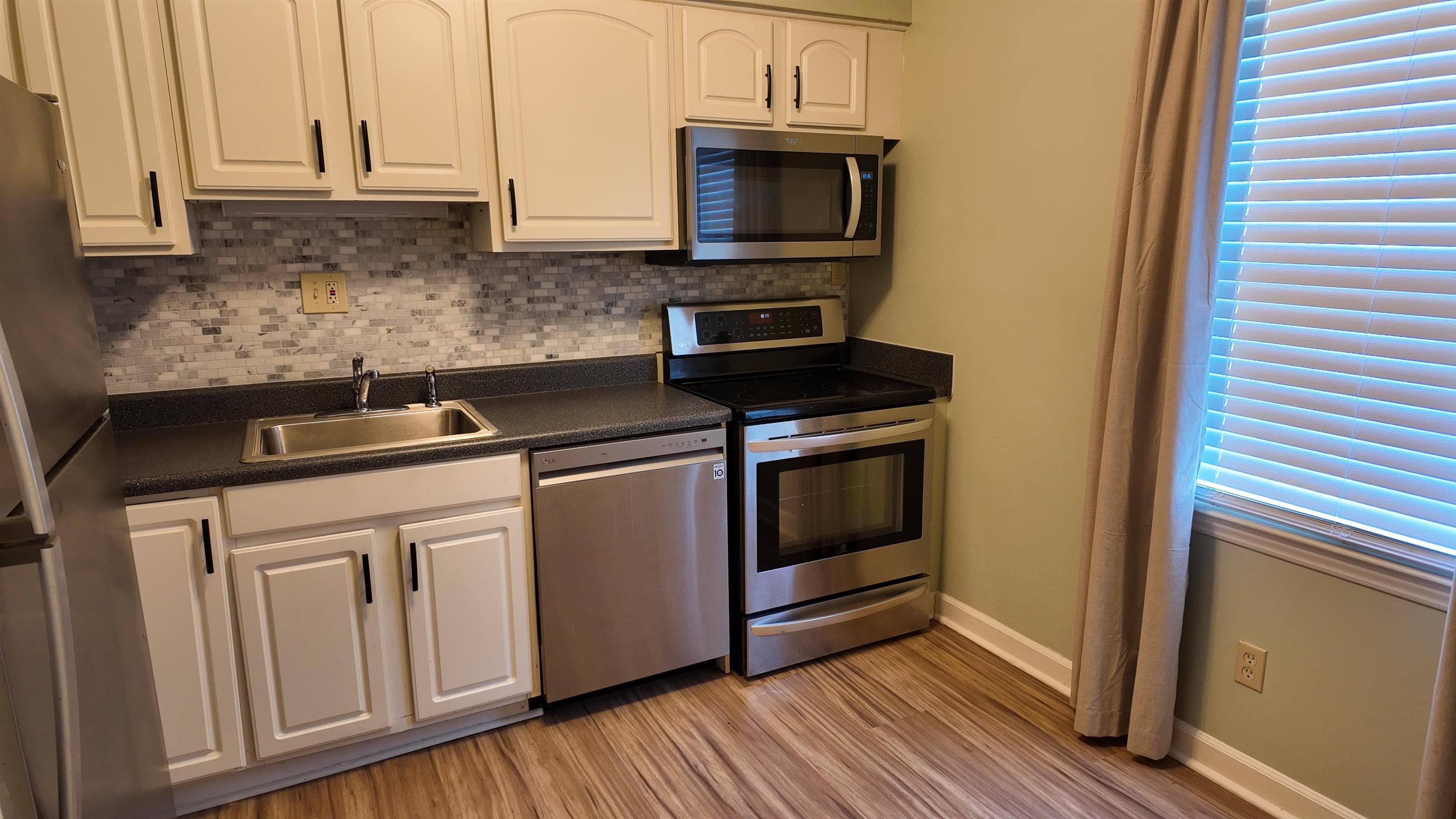 1462 Dover Road Spartanburg, SC 29301 - Photo 9 of 30 Stainless appliances included.
