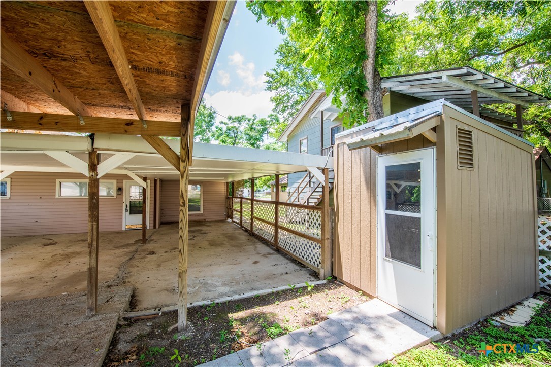 705 South Laurel Avenue Luling, TX 78648 - Photo 28 of 31