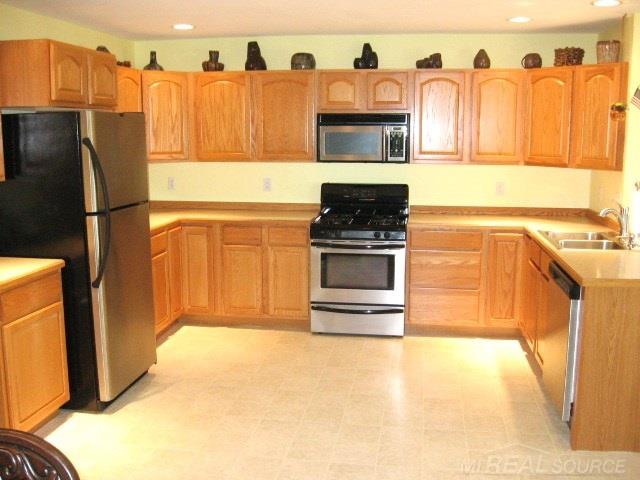 6235 Harrington Road Croswell, MI 48422 - Photo 23 of 46 31295348-22.JPG