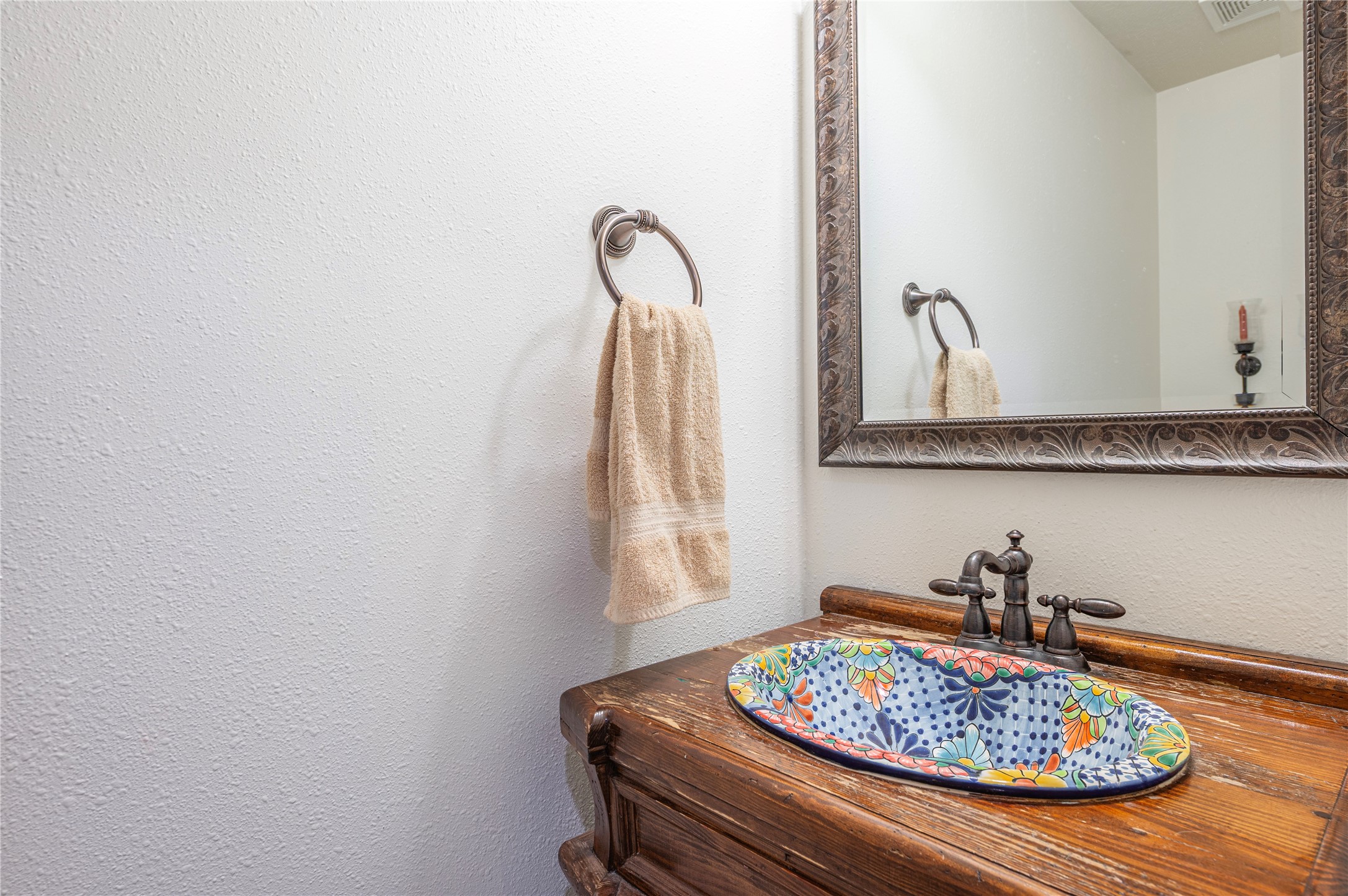 700 Red Oak Lane Friendswood, TX 77546 - Photo 11 of 48 a room with a table and chairs