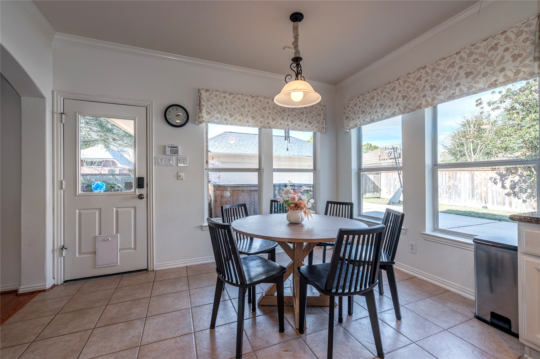 700 Red Oak Lane Friendswood, TX 77546 - Photo 15 of 48 a view of a dining room with furniture and window