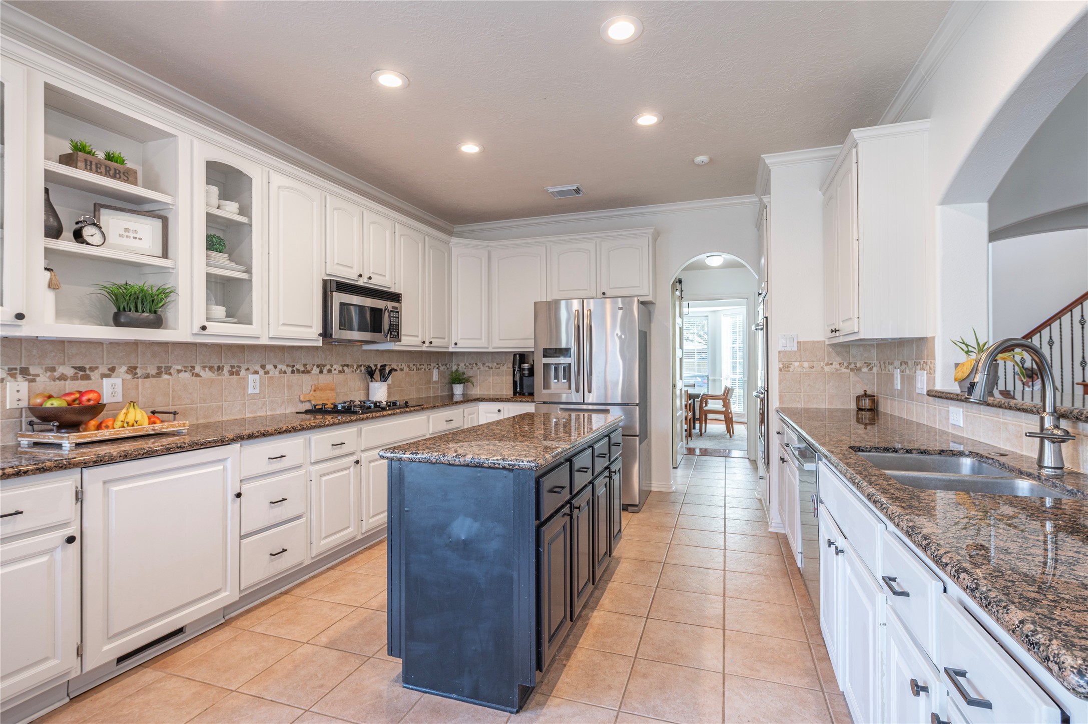700 Red Oak Lane Friendswood, TX 77546 - Photo 17 of 48 a large kitchen with stainless steel appliances granite countertop a sink and cabinets