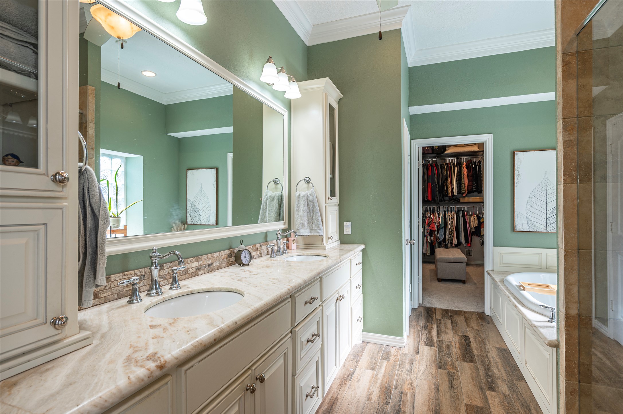 700 Red Oak Lane Friendswood, TX 77546 - Photo 23 of 48 a spacious bathroom with a granite countertop sink and a mirror