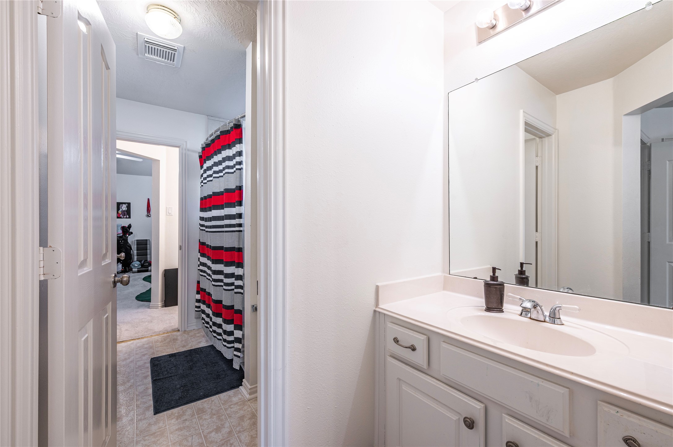 700 Red Oak Lane Friendswood, TX 77546 - Photo 34 of 48 a bathroom with a sink vanity and a mirror