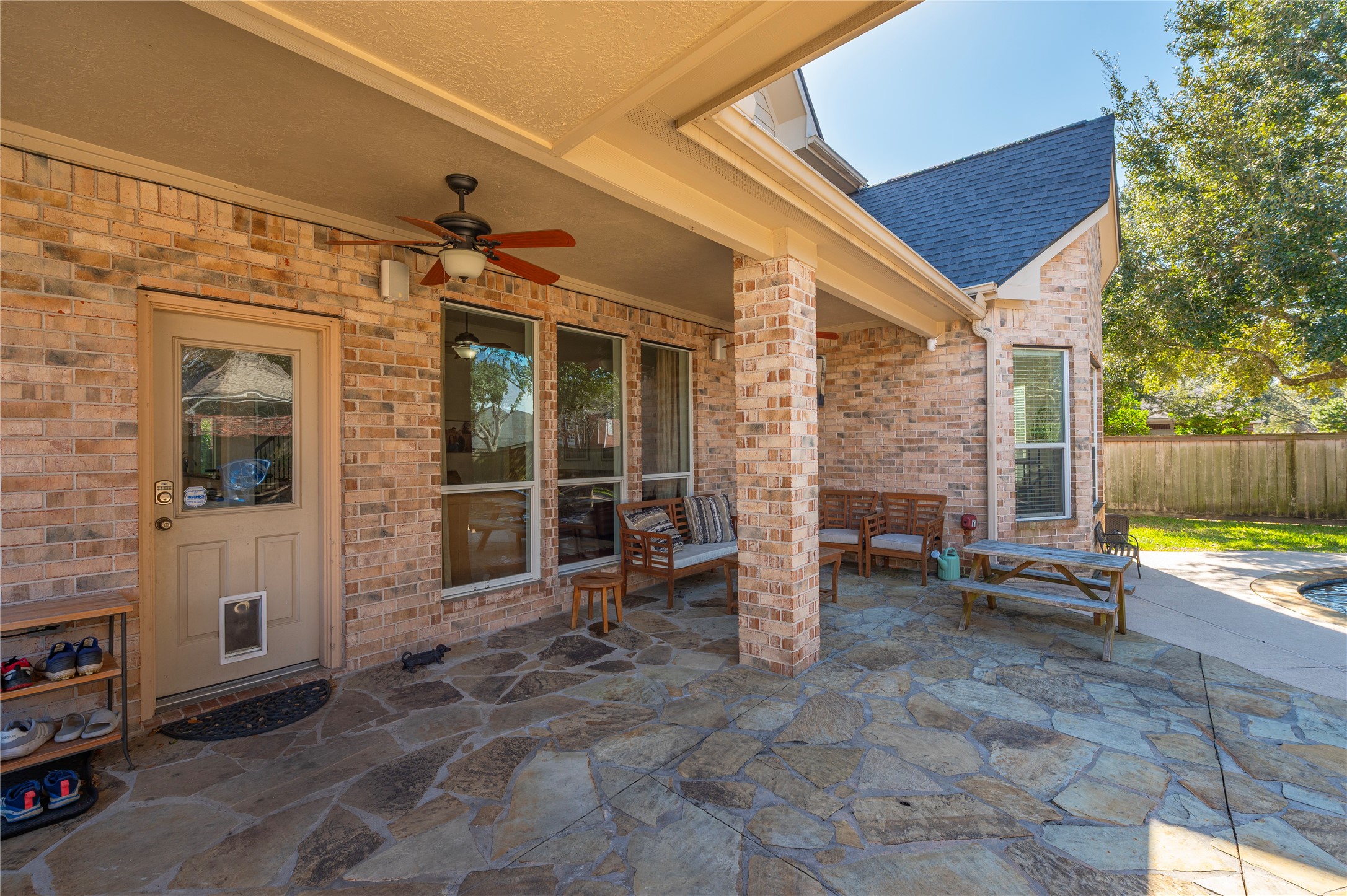 700 Red Oak Lane Friendswood, TX 77546 - Photo 37 of 48 a view of a lounge chairs in the patio