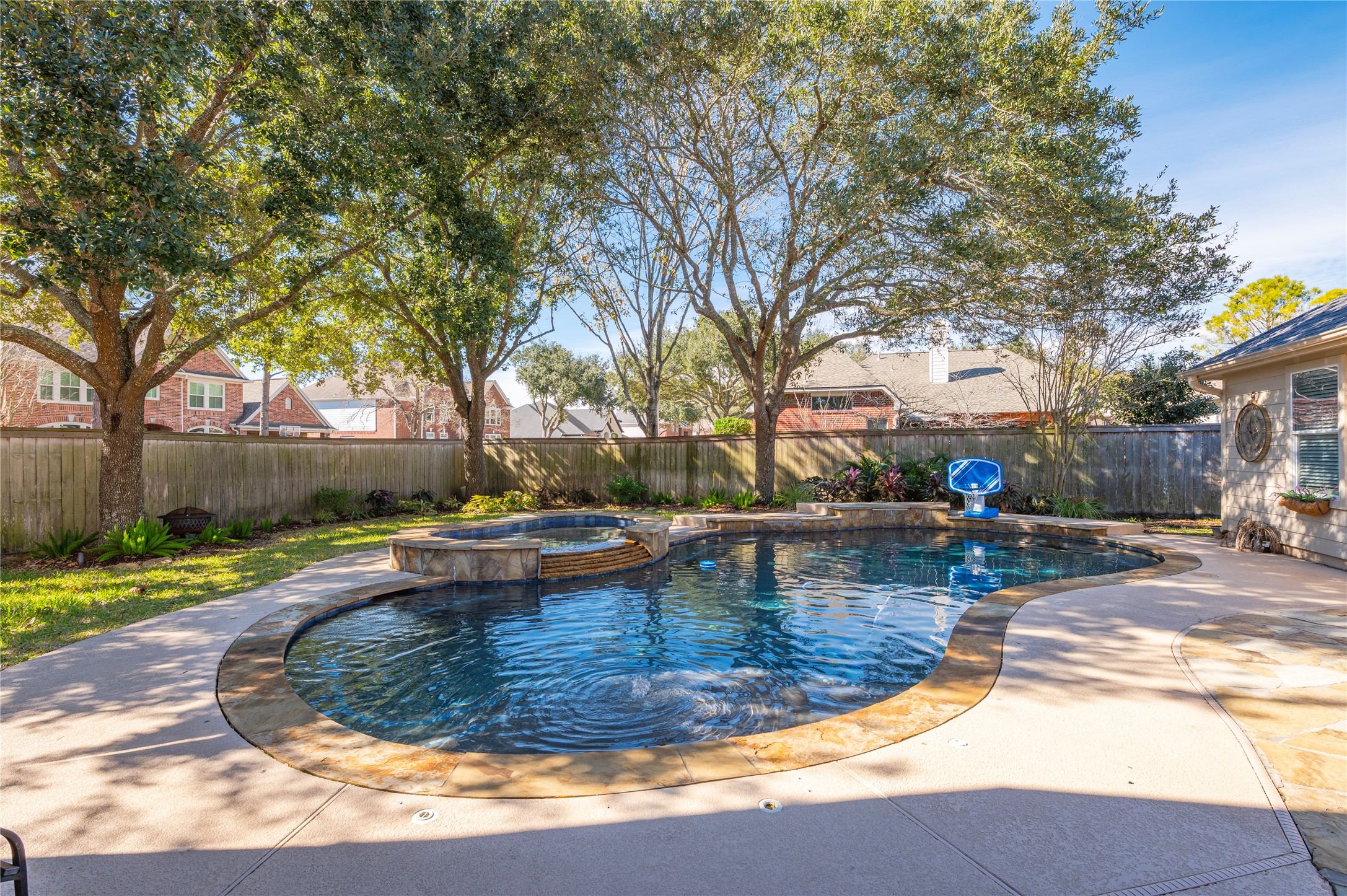 700 Red Oak Lane Friendswood, TX 77546 - Photo 40 of 48 a view of a swimming pool with sitting area