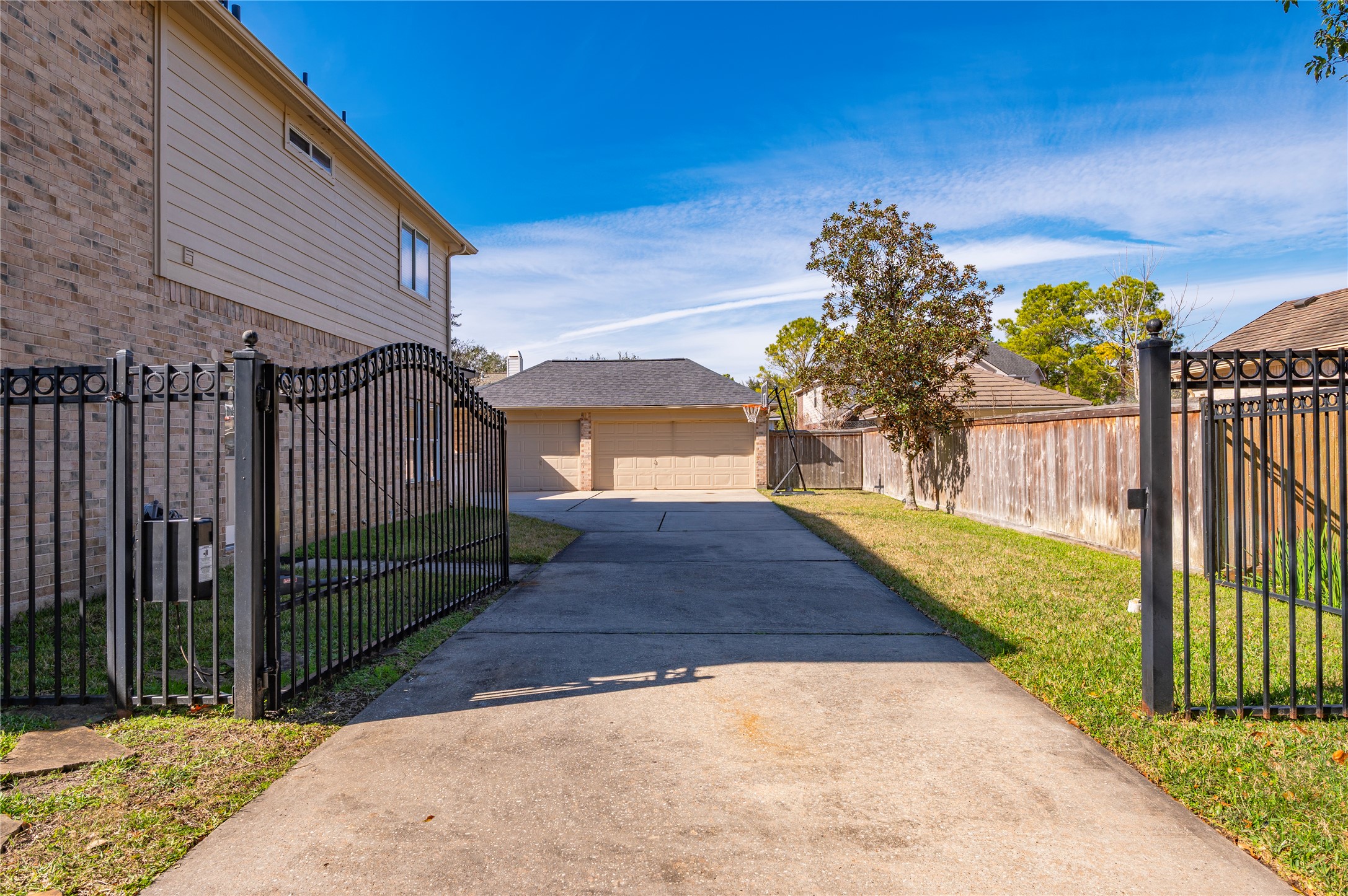 700 Red Oak Lane Friendswood, TX 77546 - Photo 44 of 48 a view of a pathway of a house with a small yard and wooden fence