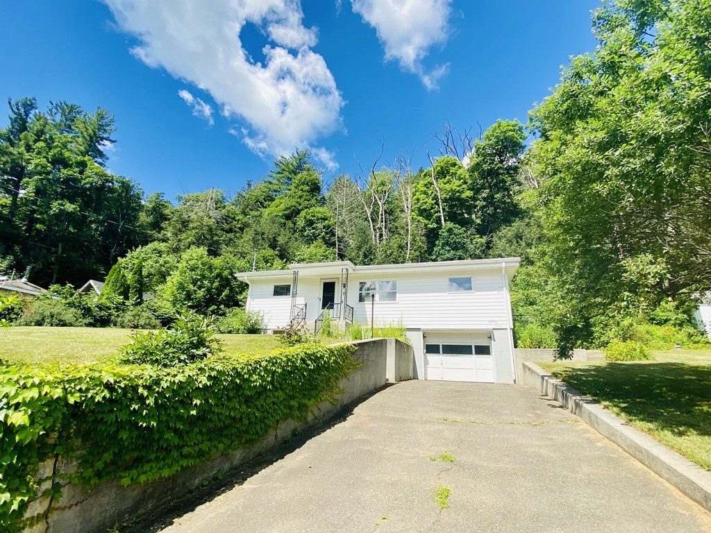 87 Dingley Dell Road Brimfield, MA 01010 - Photo 1 of 32 Gallery Image 1