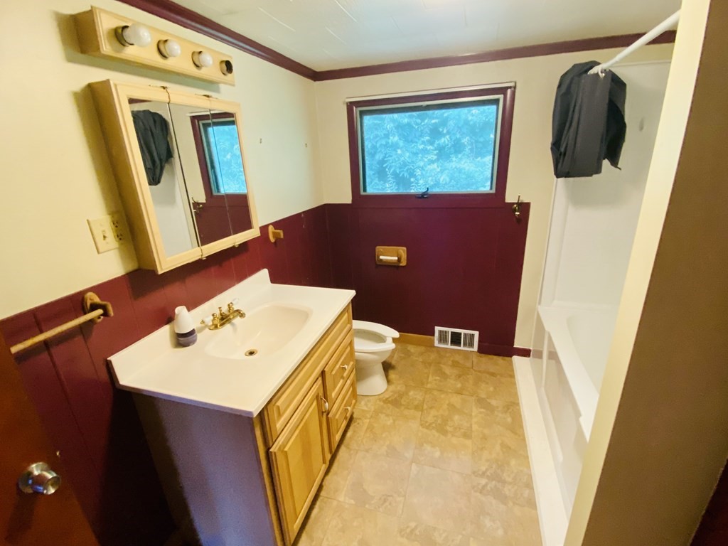 87 Dingley Dell Road Brimfield, MA 01010 - Photo 12 of 32 Gallery Image 12