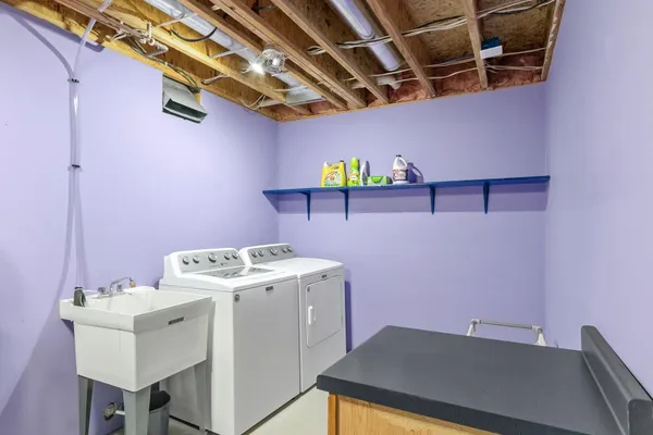 $439,500 | 640 Mooreland Cir Drive, Portage, WI 53901