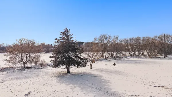 $439,500 | 640 Mooreland Cir Drive, Portage, WI 53901