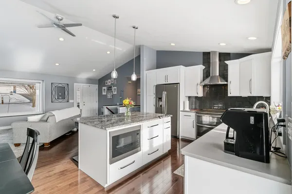 $439,500 | 640 Mooreland Cir Drive, Portage, WI 53901