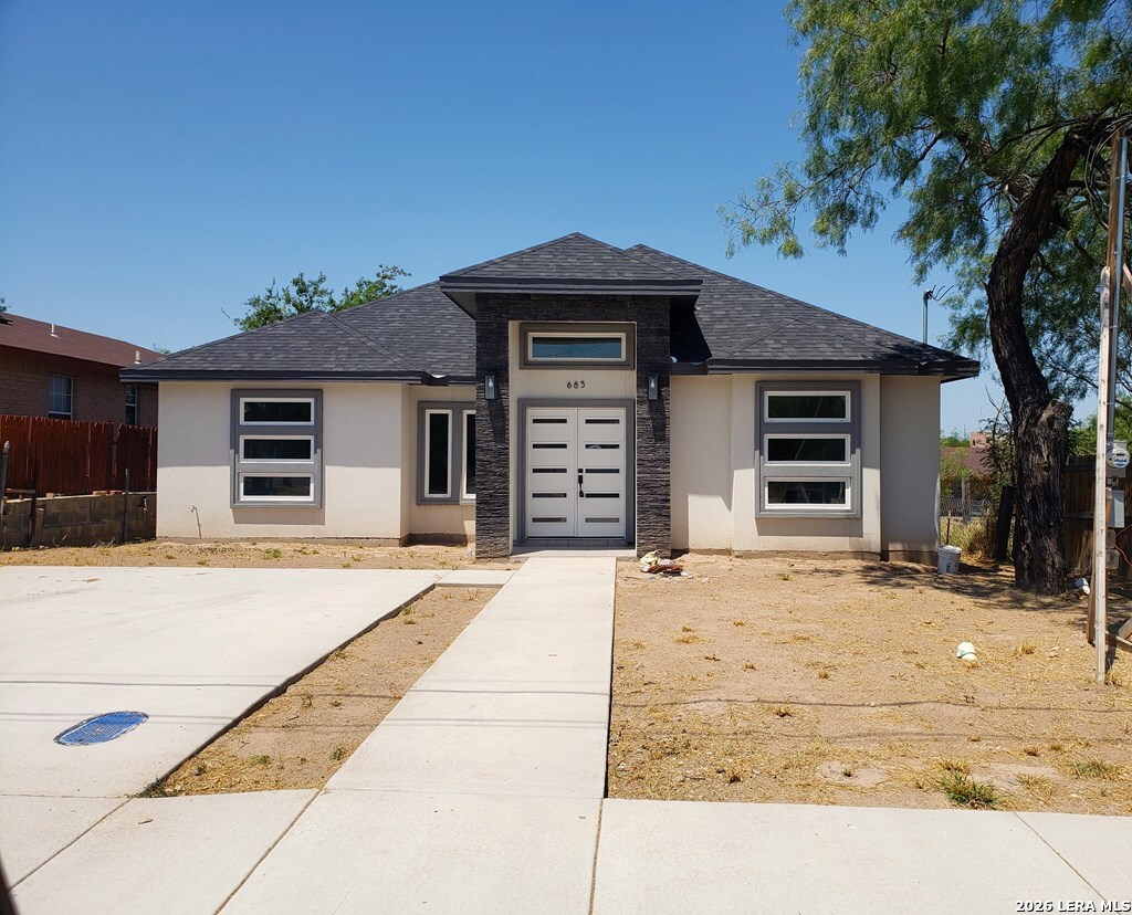 685 Trinity Street Eagle Pass, TX 78852 - Photo 2 of 35