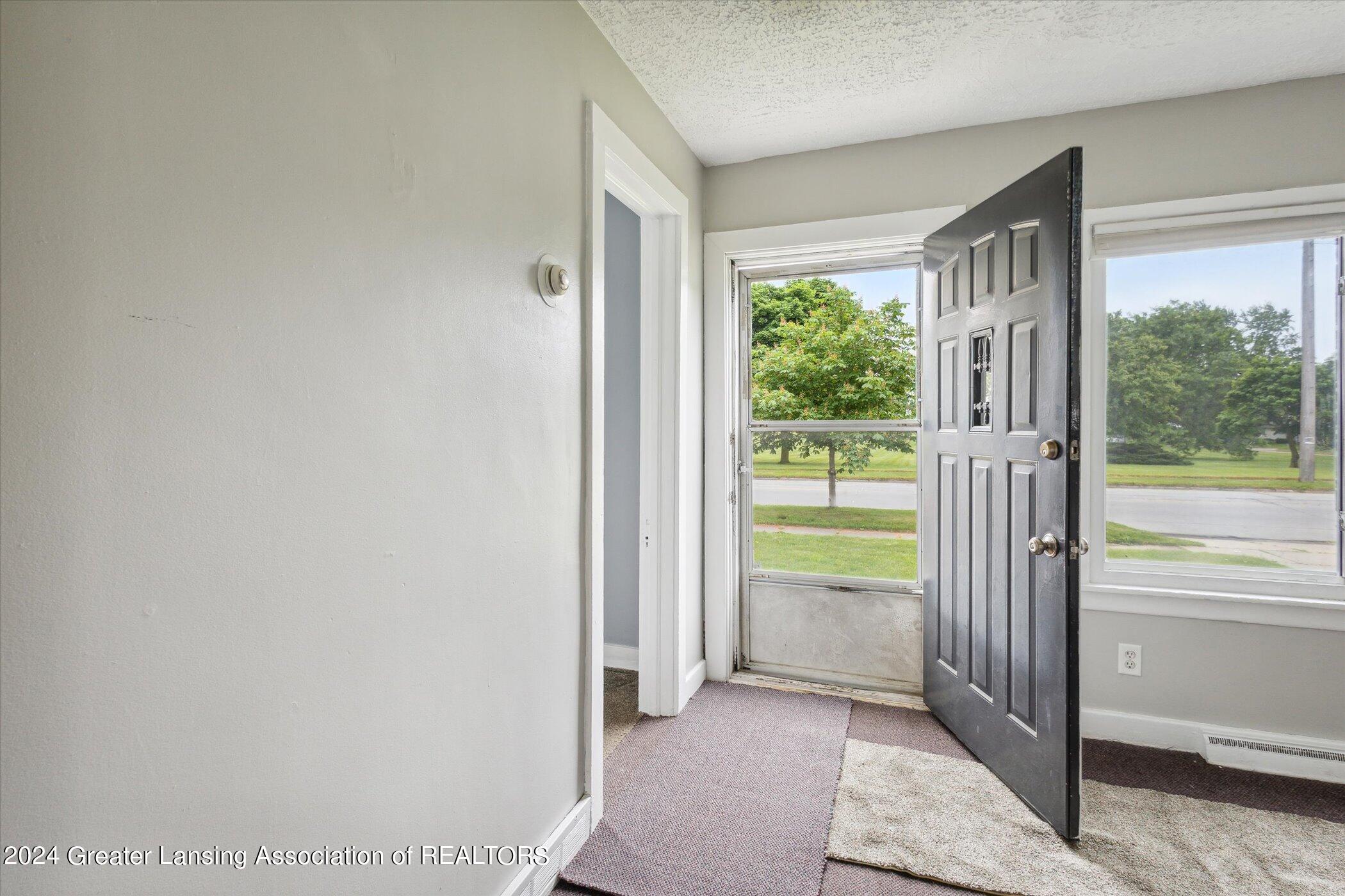 06-809-E-Cavanaugh-Rd-Lansing-MI-48910-W
