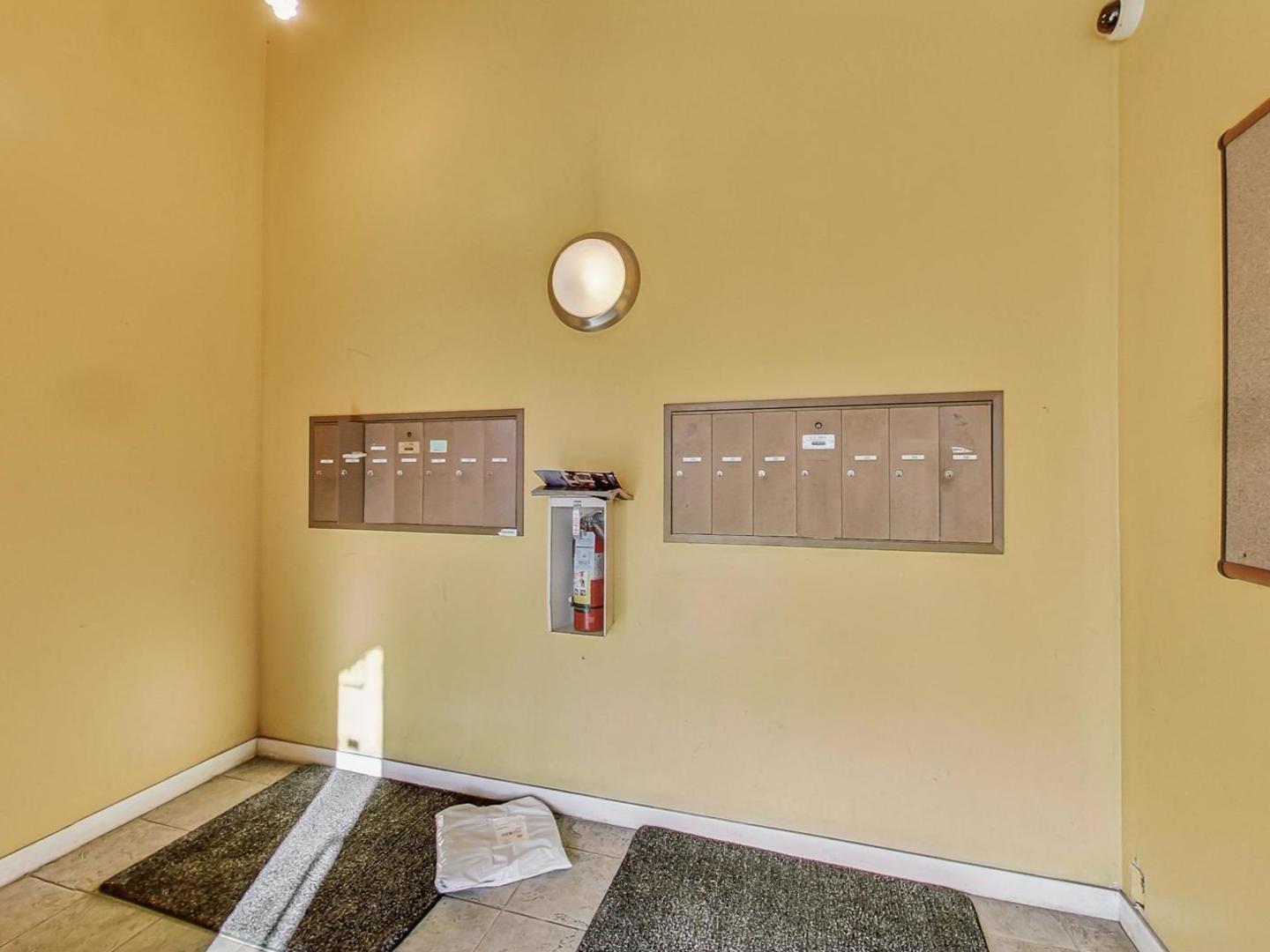 1165 East 63rd Street, Unit 304 Chicago, IL 60637 - Photo 8 of 32
