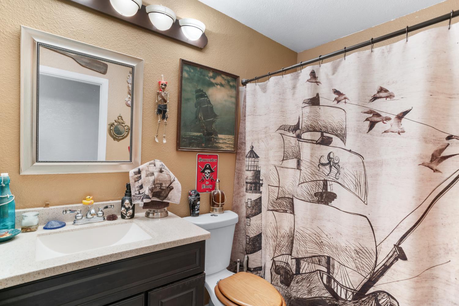 4920 Springfield Way Sacramento, CA 95841 - Photo 19 of 24 Hall bath