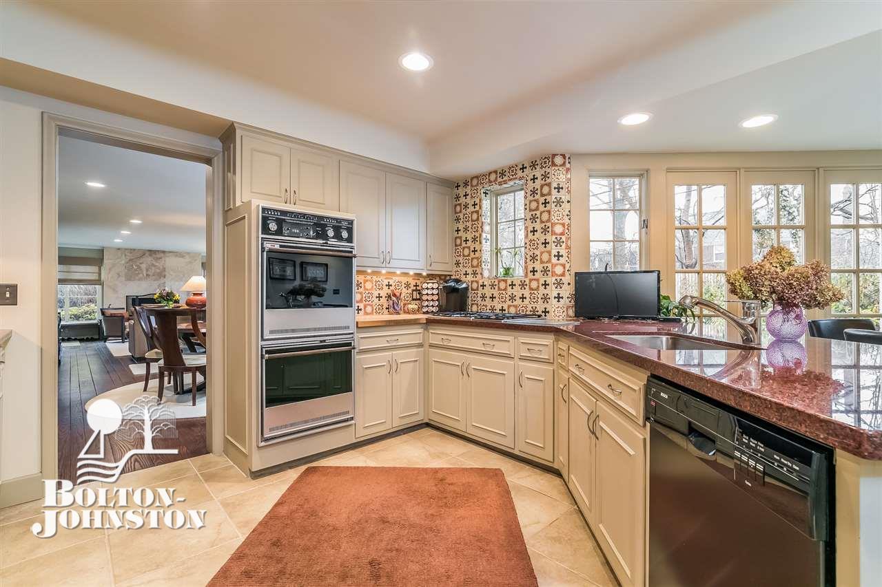 80 Colonial Road Grosse Pointe, MI 48236 - Photo 13 of 44 31344135-12.JPG