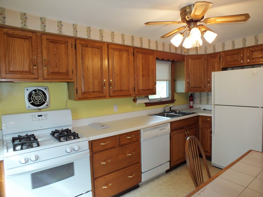 208 Russell Street Springfield, MA 01104 - Photo 9 of 17 Gallery Image 9