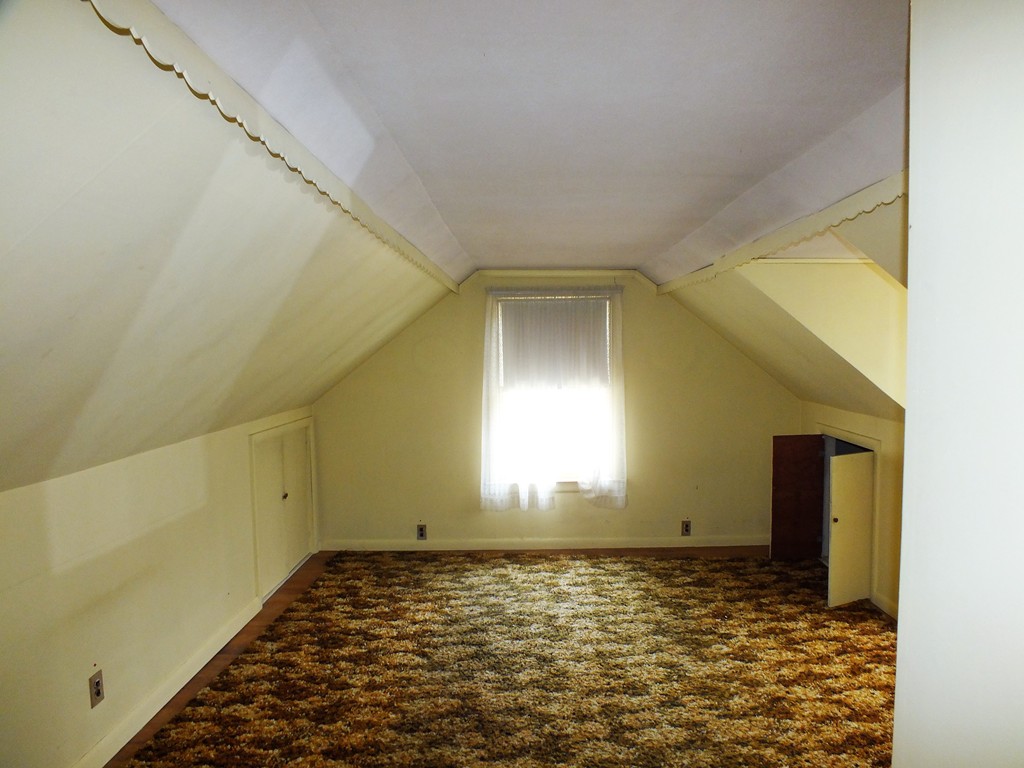 208 Russell Street Springfield, MA 01104 - Photo 10 of 17 Gallery Image 10