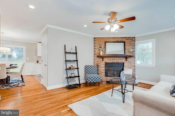 171 Eastern Road Pasadena, MD 21122 - Photo 12 of 29 Living Room