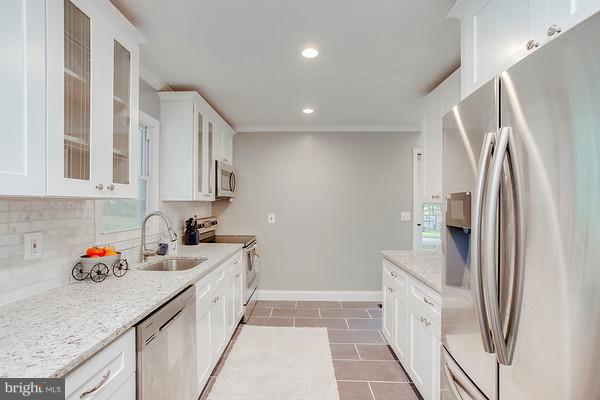 171 Eastern Road Pasadena, MD 21122 - Photo 4 of 29 Kitchen