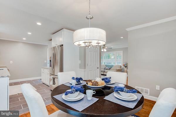 171 Eastern Road Pasadena, MD 21122 - Photo 9 of 29 Dining Room