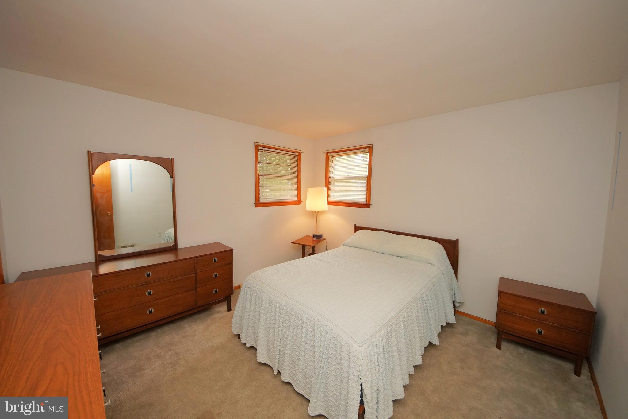 18 Whitman Road Trenton, NJ 08619 - Photo 18 of 31 Bedroom 1 - Hardwood under area rug