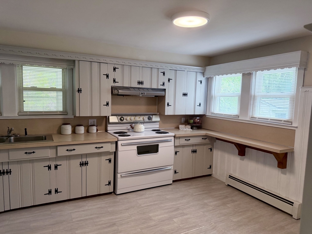 33 Highland Street Webster, MA 01570 - Photo 11 of 42