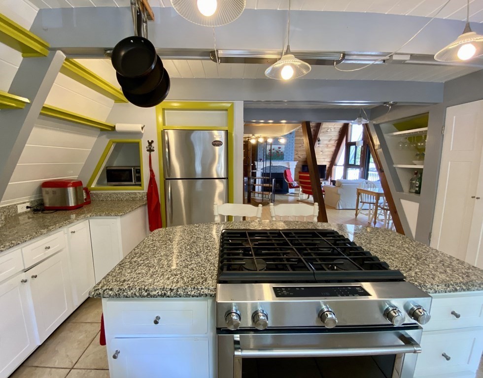 16 Morgan Circle Amherst, MA 01002 - Photo 9 of 35