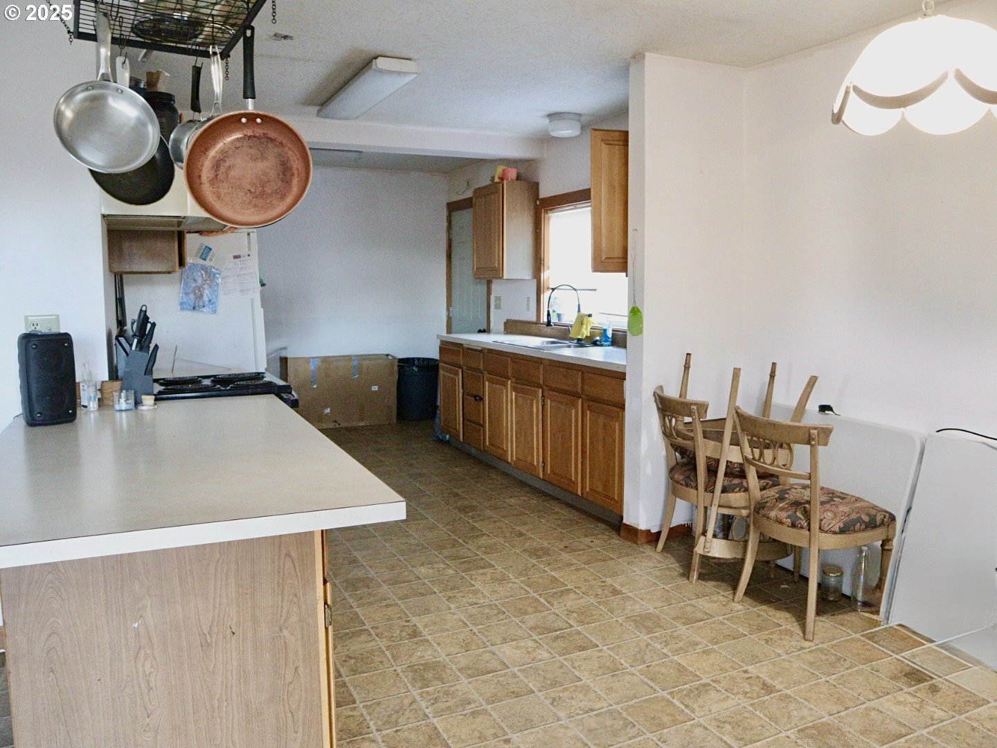 59720 Highway 26 John Day, OR 97845 - Photo 11 of 22 a very nice looking room with a table and chairs