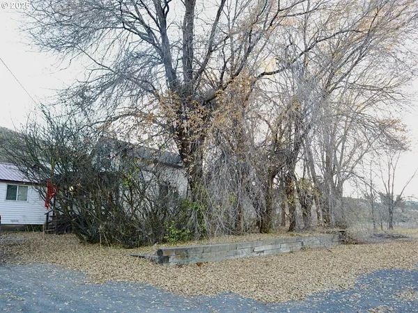 a view of dirt field