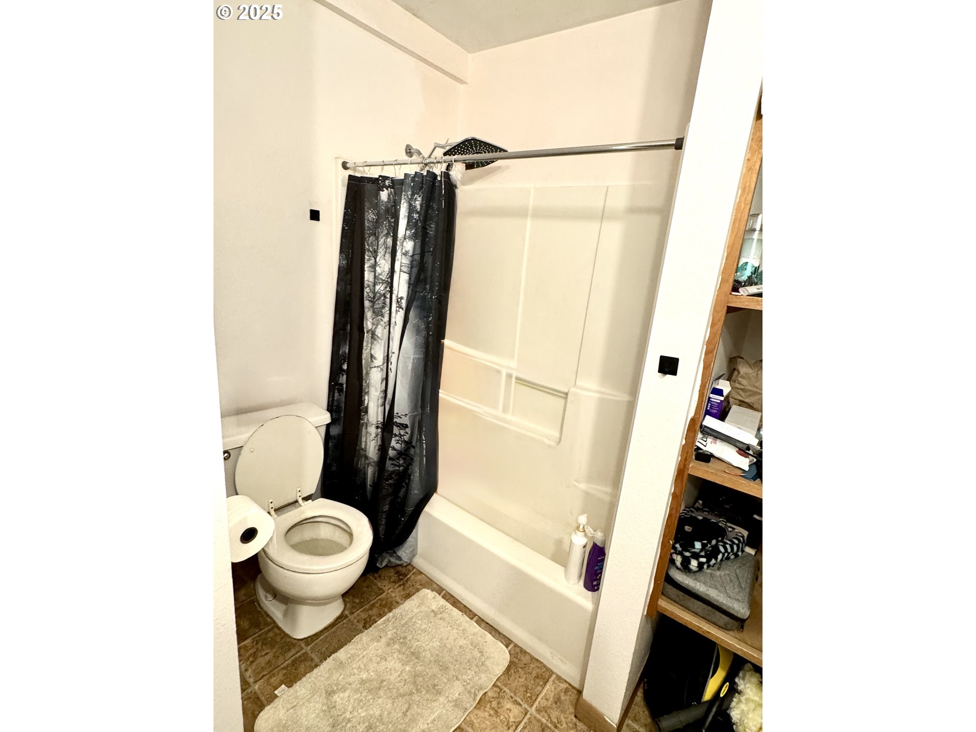 59720 Highway 26 John Day, OR 97845 - Photo 18 of 22 a bathroom with a toilet and a shower