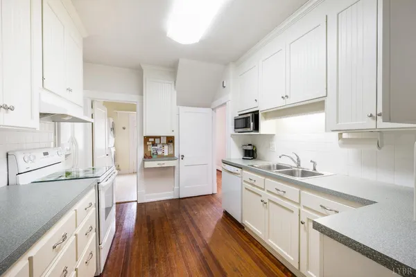 $374,900 | 282 South Main Street, Amherst, VA 24521