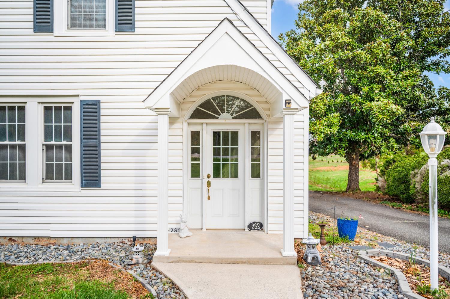 282 South Main Street Amherst, VA 24521 - Photo 2 of 57