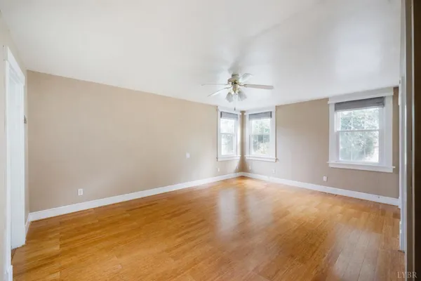 $374,900 | 282 South Main Street, Amherst, VA 24521