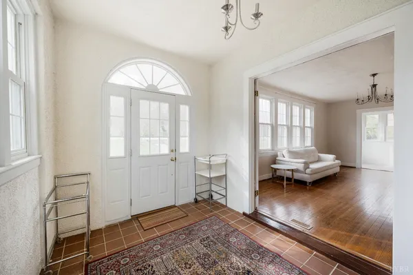 $374,900 | 282 South Main Street, Amherst, VA 24521