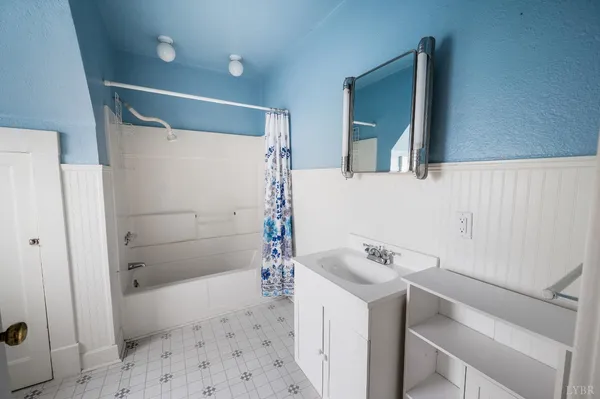 $374,900 | 282 South Main Street, Amherst, VA 24521