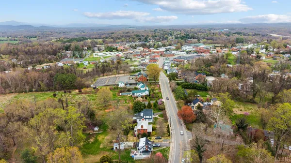 $374,900 | 282 South Main Street, Amherst, VA 24521