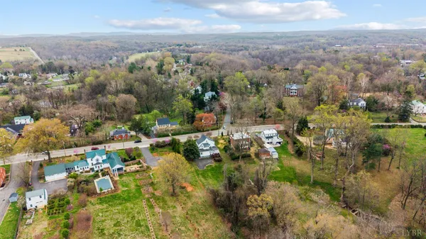 $374,900 | 282 South Main Street, Amherst, VA 24521