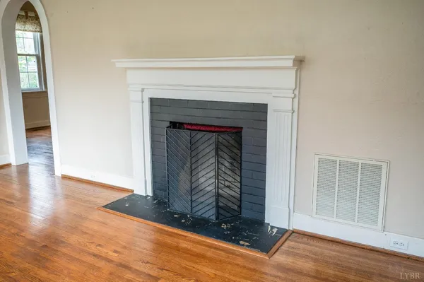 $374,900 | 282 South Main Street, Amherst, VA 24521