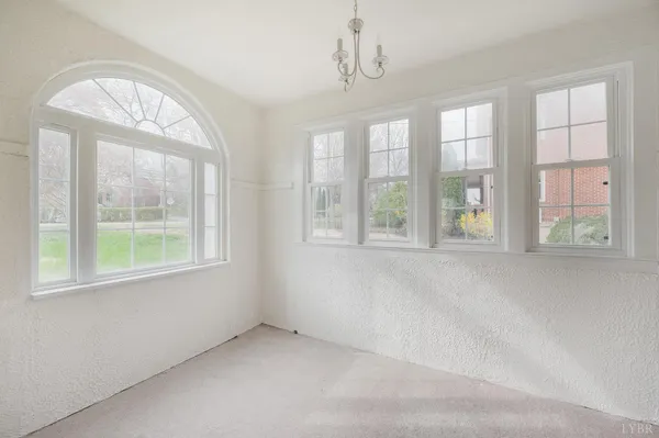 $374,900 | 282 South Main Street, Amherst, VA 24521