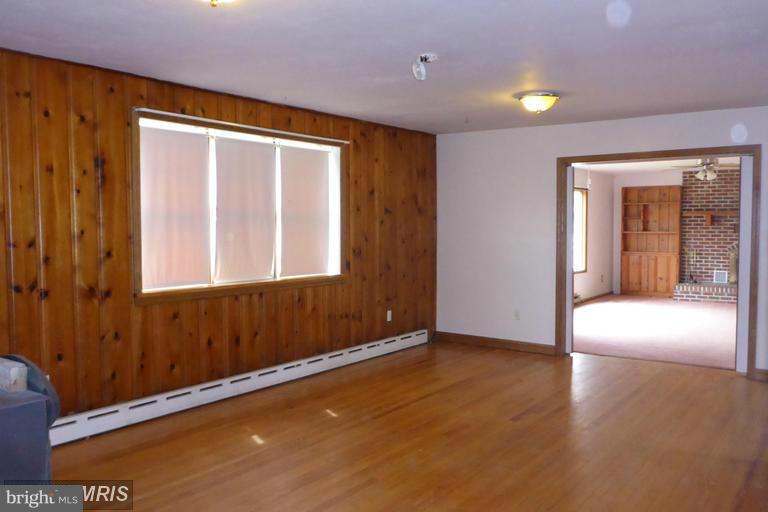 541 Marley Road Elkton, MD 21921 - Photo 16 of 29 Living Room