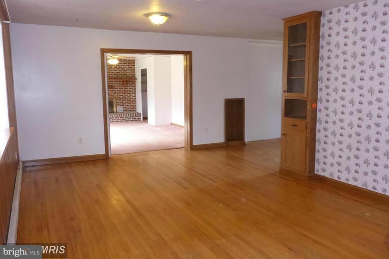 541 Marley Road Elkton, MD 21921 - Photo 4 of 29 Living Room