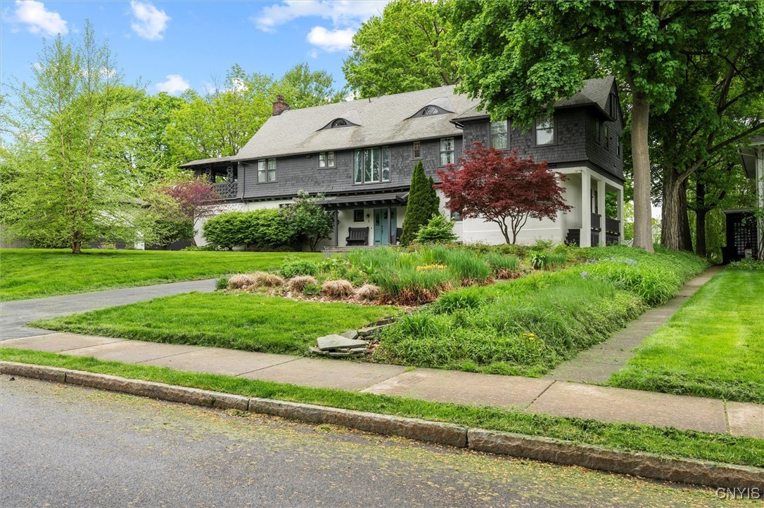 5 Brattle Road Syracuse, NY 13203 - Photo 4 of 50