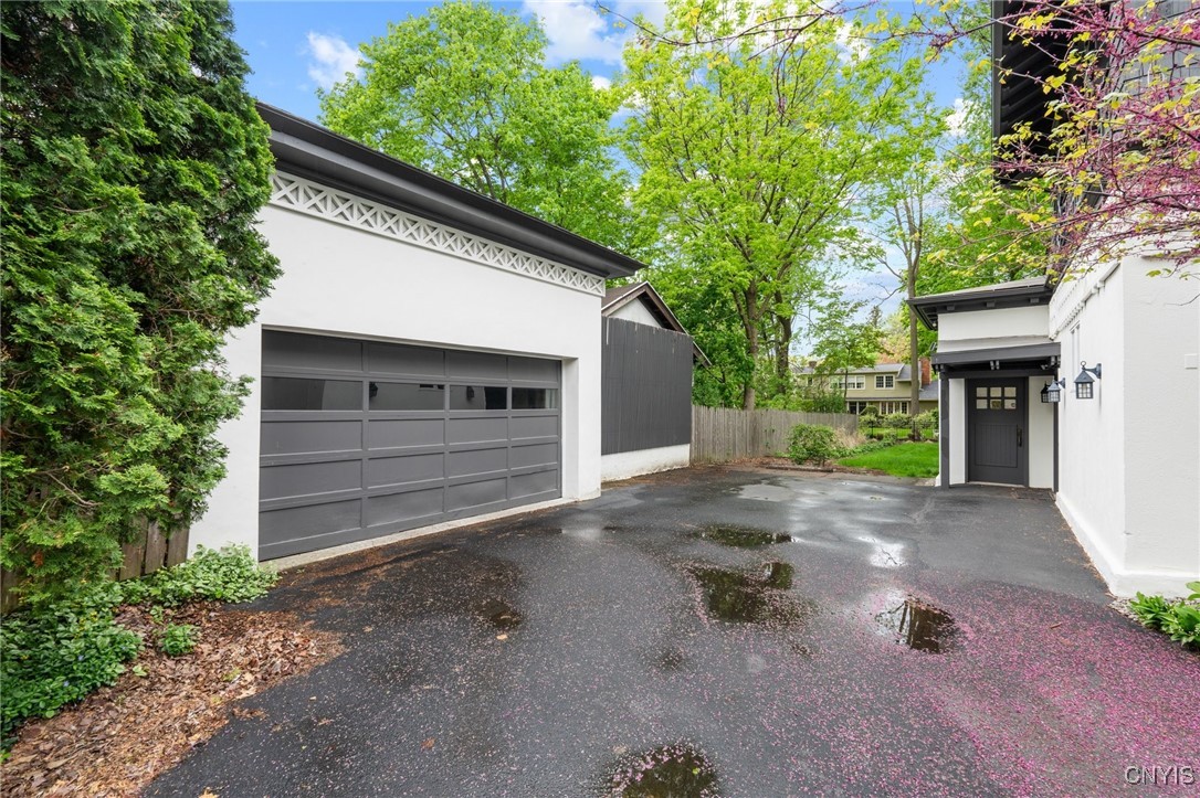 5 Brattle Road Syracuse, NY 13203 - Photo 5 of 50