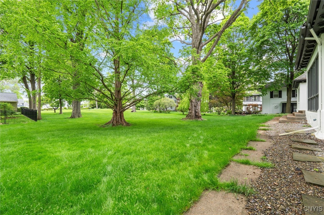 5 Brattle Road Syracuse, NY 13203 - Photo 7 of 50