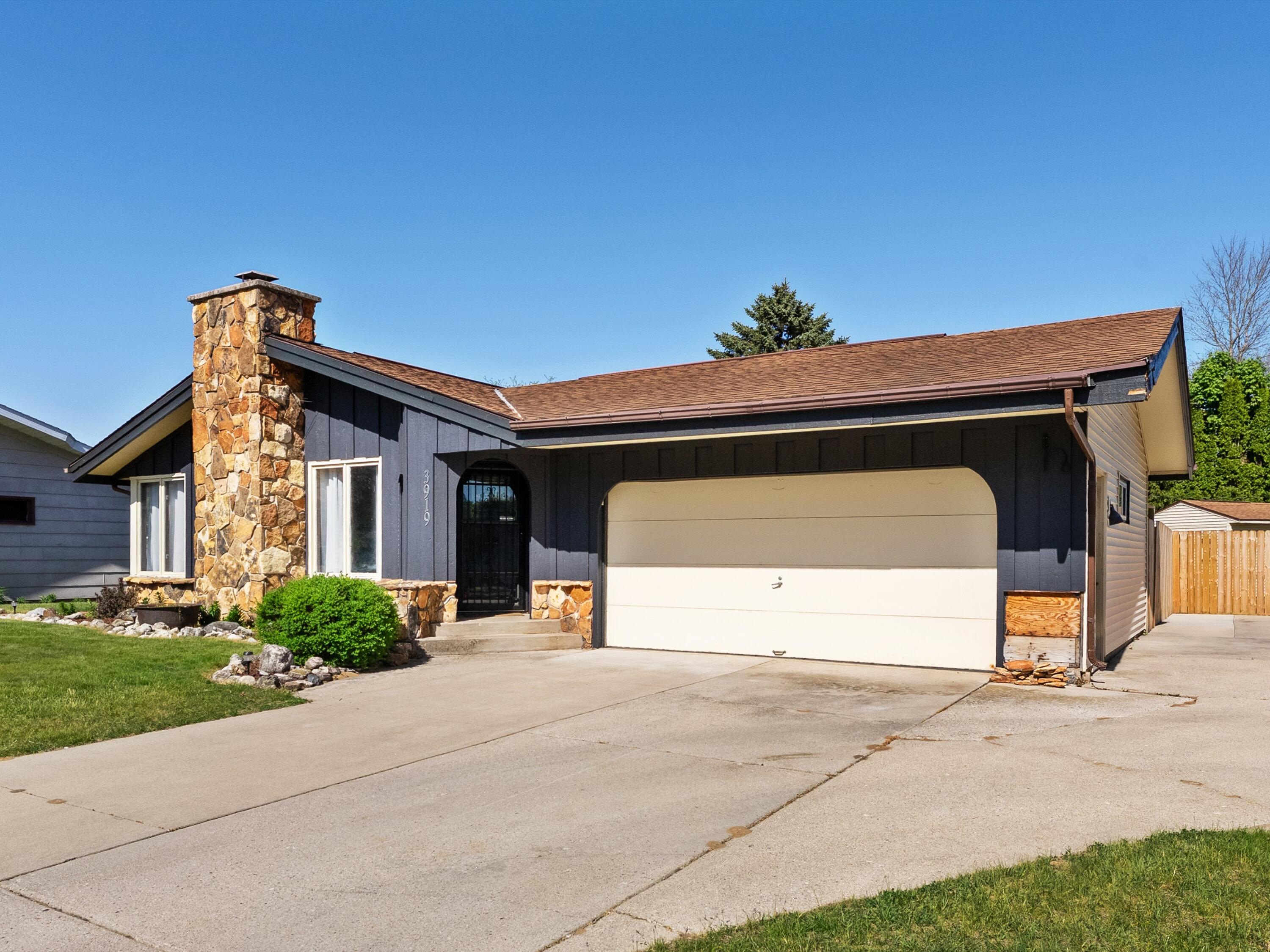 3919 Martin Lane Two Rivers, WI 54241 - Photo 2 of 31 02-002_3114778_00990